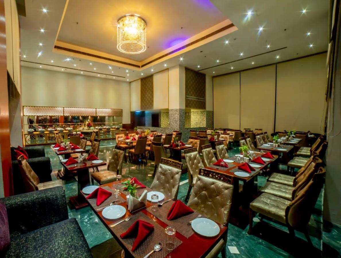 Ramada By Wyndham Jaipur Jaisinghpura Otel Dış mekan fotoğraf