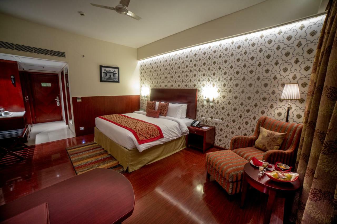 Ramada By Wyndham Jaipur Jaisinghpura Otel Dış mekan fotoğraf