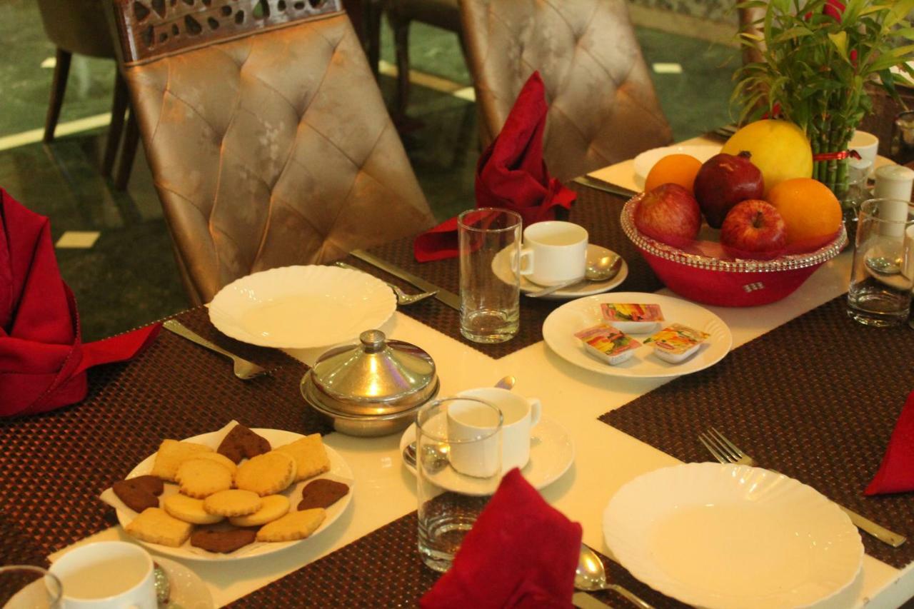 Ramada By Wyndham Jaipur Jaisinghpura Otel Dış mekan fotoğraf