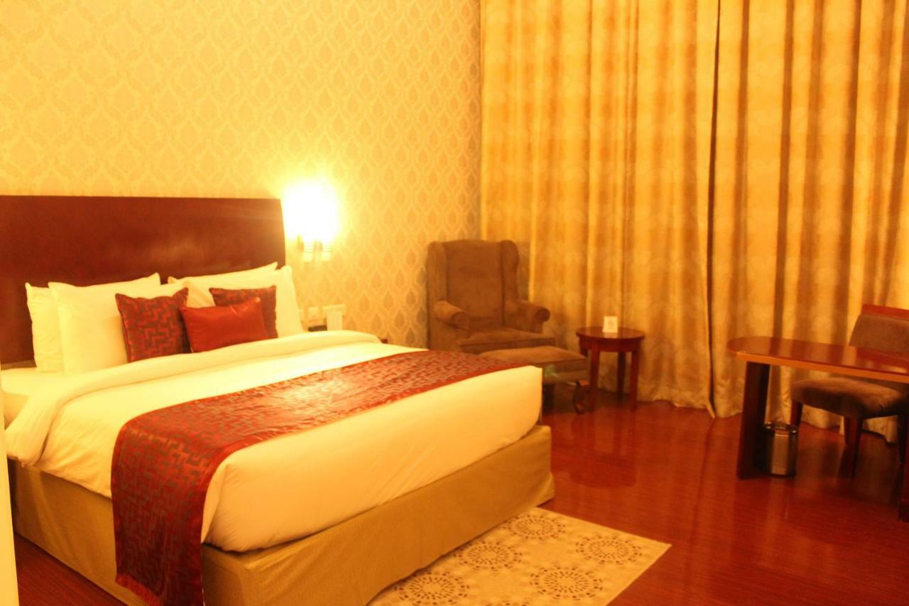 Ramada By Wyndham Jaipur Jaisinghpura Otel Dış mekan fotoğraf
